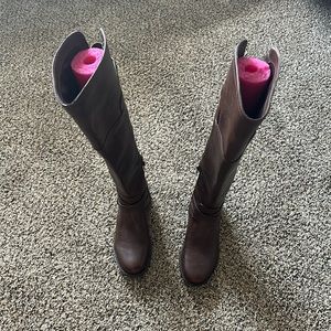 New Brown Guess boots 7 1/2